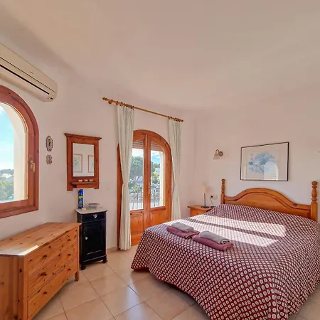 Isabel テウラーダ